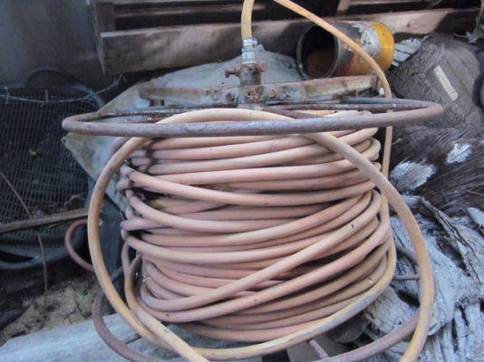 ขาย- สายยางสำหรับฉีดพ่นยา มี 2 ม้วน เนื้อยางคุณภาพเยี่ยม ใช้ได้ทน= ม้วนละ 3,500 บาท เหมาหมดคิดให้เลย 6,000 บาท