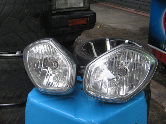 ขาย ไฟหน้า ไทรอัมพ์ รุ่น สปีด ทริปเปิ้ล ปี2011 ราคา 4,500