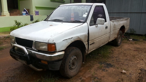 ***ขายแล้วครับขอบคุณ Truck2hand ขายมังกรทองตอนเดียว ตามสภาพครับ ISUZU SPARK EX 2.5 87HP ปี32/89 เครื่องเดิมแรง ประหยัดสุด ช่วงล่างคัสซีสวยเดิม มีตามดบ้าง ไม่ปะไม่ดาม กระบะพื้นมีผุนอดหน่อยครับ หัวไม่สวยต้องเก็บแก้มขวา ประตูซ้าย กระบะซ้าย ภายในคอนโซลดี พ.พา