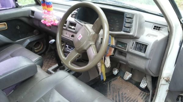 ***ขายแล้วครับขอบคุณ Truck2hand ขายมังกรทองตอนเดียว ตามสภาพครับ ISUZU SPARK EX 2.5 87HP ปี32/89 เครื่องเดิมแรง ประหยัดสุด ช่วงล่างคัสซีสวยเดิม มีตามดบ้าง ไม่ปะไม่ดาม กระบะพื้นมีผุนอดหน่อยครับ หัวไม่สวยต้องเก็บแก้มขวา ประตูซ้าย กระบะซ้าย ภายในคอนโซลดี พ.พา