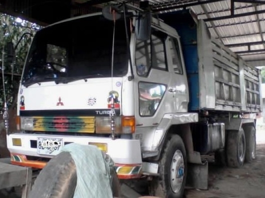 MITSUBISHI FUSO FN527 TURBO 220 HP 6D16 TF6200 สิบล้อดั๊มพ์ 2 เพลา กระบะดั๊มพ์เหล็ก 12 ตันของ KAC สภาพดี เครื่องแรงดีแน่นดี หัวเก๋งตาเหลี่ยมภายในคอนโซลสวยครบพร้อม พวงมาลัยเพาเวอร์ ระบบเบรคทริ๊ปฟี้ครบครัน ช่วงล่างเพลาบุ๋มเบรคใหญ่ คัชซีไม่มีบวม ยางสภาพดี 10