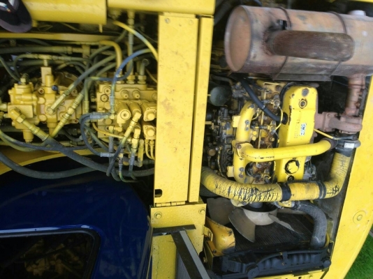 KOBELCO MARK III SK-120 ไฟฟ้าหน้าจอครบ ภายในเก๋งสวยสะอาด แอร์เย็น เครื่องแห้งแรงดีเดิมๆปั๊มเดิมไม่มีเยิ้มเลยทำงานเร็วจัดไม่มีโหลด ภายนอกบอดี้สวยรอบคัน บูมอาร์มไม่มีปะไม่มีดาม ช่วงล่างโรลเลอร์ โซ่บูทใบแทรกสภาพดี 70\% พร้อมใช้งาน เอกสารเล่มทะเบียนครบ ราคาต่อ