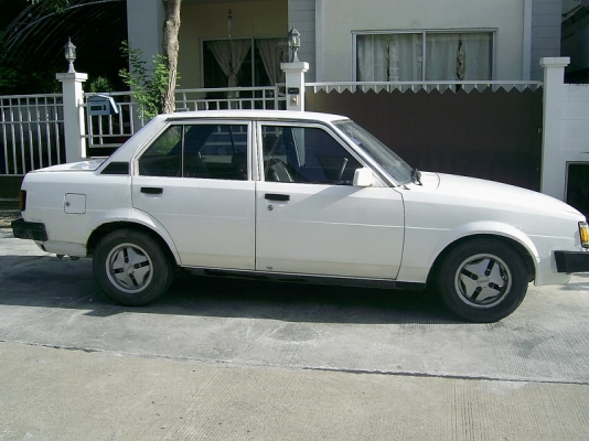 ขายรถโตโยต้าKE70 เครื่อง1300ccเกียร์ออโต้  เครื่องดี ช่วงล่างดี แอร์เย็นติดแก๊สLPGแล้ว ใช้ได้ 2 ระบบภายในสวยหุ้มใหม่แล้วไม่มีขาด เครื่องเสียงDVD ,TV เอกสารพร้อมโอน