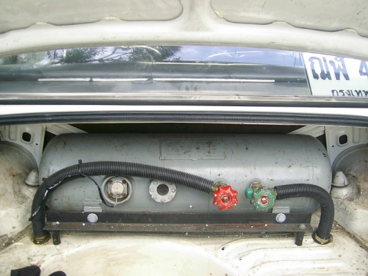 ขายรถโตโยต้าKE70 เครื่อง1300ccเกียร์ออโต้  เครื่องดี ช่วงล่างดี แอร์เย็นติดแก๊สLPGแล้ว ใช้ได้ 2 ระบบภายในสวยหุ้มใหม่แล้วไม่มีขาด เครื่องเสียงDVD ,TV เอกสารพร้อมโอน