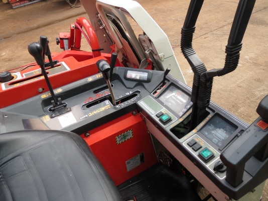 รถเกี่ยวข้าวพร้อมนวด มิตซู 17 แรง รถสวย พร้อมใช้งาน รถเกี่ยวข้าวพร้อมนวด มิตซู 17 แรง รถสวย พร้อมใช้งาน