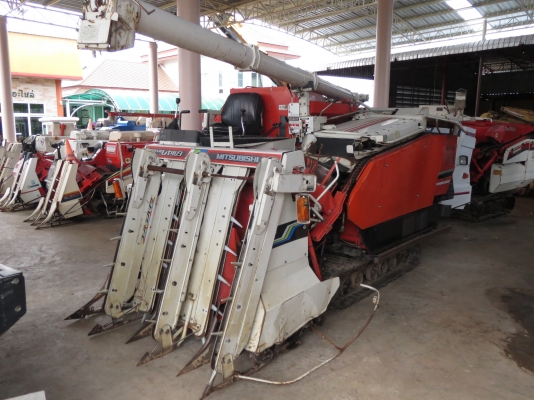 รถเกี่ยวข้าวพร้อมนวด มิตซู 50แรง มีระบบตั้งเกี่ยวข้าวล้ม
