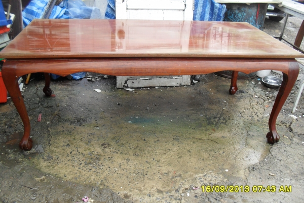 ขายโต๊ะกินข้าวไม้มะค่า