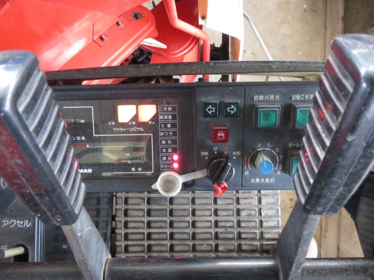 รถเกี่ยวข้าวพร้อมนวด มิตซู 32.5แรง พร้อมใช้งาน ประหยัดน้ำมัน