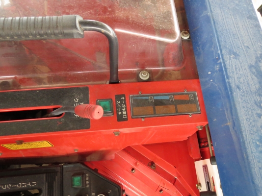 รถเกี่ยวข้าวพร้อมนวด มิตซู 32.5แรง พร้อมใช้งาน ประหยัดน้ำมัน