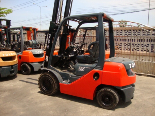 ขายด่วน !!! รถโฟล์คลิฟท์  TOYOTA  8FD25  (รถนอกนำเข้า  สภาพดี  พร้อมส่ง)  เครื่องยนต์ดีเซล  เกียร์ออโตเมติค  เสาสูง  3  เมตร  งา 1,070  มม.  ยางลม