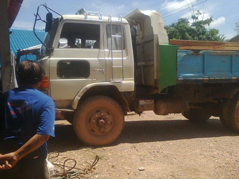 ขายรถดัมพ์ HINO หัว  เรนเจอร์ลงเล่ม เครื่องดี คัสซีดี   เครื่อง HO7C  180 แรงม้า  เบรคลมดัน  6เกียร์ ยาง900/20 เฟืองท้ายใหญ่  พวงมาลัยพาวเวอร์ ดัมพ์ ยาว 3.70 เมตร  ยาง 900 -20 ทะเบียนพร้อม ราคาถูก มากกก 515000บาท