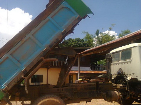 ขายรถดัมพ์ HINO หัว  เรนเจอร์ลงเล่ม เครื่องดี คัสซีดี   เครื่อง HO7C  180 แรงม้า  เบรคลมดัน  6เกียร์ ยาง900/20 เฟืองท้ายใหญ่  พวงมาลัยพาวเวอร์ ดัมพ์ ยาว 3.70 เมตร  ยาง 900 -20 ทะเบียนพร้อม ราคาถูก มากกก 515000บาท