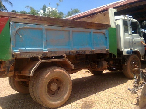 ขายรถดัมพ์ HINO หัว  เรนเจอร์ลงเล่ม เครื่องดี คัสซีดี   เครื่อง HO7C  180 แรงม้า  เบรคลมดัน  6เกียร์ ยาง900/20 เฟืองท้ายใหญ่  พวงมาลัยพาวเวอร์ ดัมพ์ ยาว 3.70 เมตร  ยาง 900 -20 ทะเบียนพร้อม ราคาถูก มากกก 515000บาท