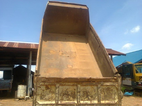 ขายรถดัมพ์ HINO หัว  เรนเจอร์ลงเล่ม เครื่องดี คัสซีดี   เครื่อง HO7C  180 แรงม้า  เบรคลมดัน  6เกียร์ ยาง900/20 เฟืองท้ายใหญ่  พวงมาลัยพาวเวอร์ ดัมพ์ ยาว 3.70 เมตร  ยาง 900 -20 ทะเบียนพร้อม ราคาถูก มากกก 515000บาท