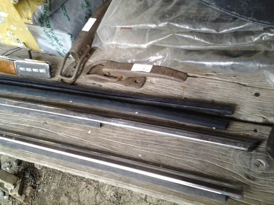 JOECLASSIC..ขายอะไหล่ISUZU KB20สนใจโทรสอบฤามเพิ่มเติมได้ค่ะ..