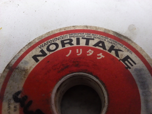 หินเจียร์สีขาว ใช้ใส่กับมอเตอร์หินเจียร์ได้เลยมีหลายเบอร์ให้เลือก