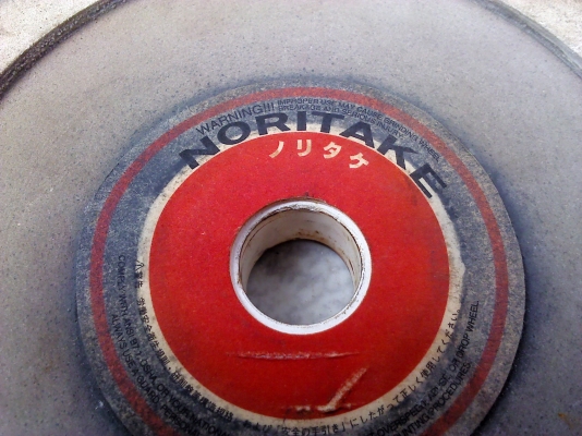 หินเจียร์สีขาว ใช้ใส่กับมอเตอร์หินเจียร์ได้เลยมีหลายเบอร์ให้เลือก