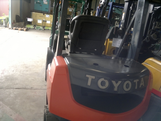 อยากขาย จะล้างสต็อกขายรถฟอร์คลีฟท์ TOYOTA 8FD20 เสา3เมตร ดีเซลออโต้ยางตันปี2012,1702 ชม.สภาพดีมากๆ รถนอกนำเข้า ติดต่อมานะ 085-9049669