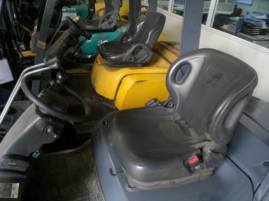 อยากขาย จะล้างสต็อกขายรถฟอร์คลีฟท์ TOYOTA 8FD20 เสา3เมตร ดีเซลออโต้ยางตันปี2012,1702 ชม.สภาพดีมากๆ รถนอกนำเข้า ติดต่อมานะ 085-9049669