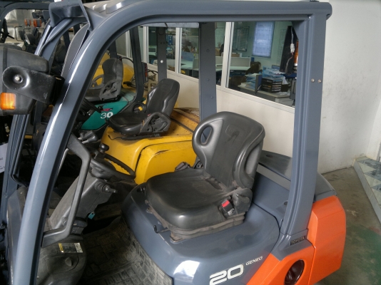 อยากขาย จะล้างสต็อกขายรถฟอร์คลีฟท์ TOYOTA 8FD20 เสา3เมตร ดีเซลออโต้ยางตันปี2012,1702 ชม.สภาพดีมากๆ รถนอกนำเข้า ติดต่อมานะ 085-9049669