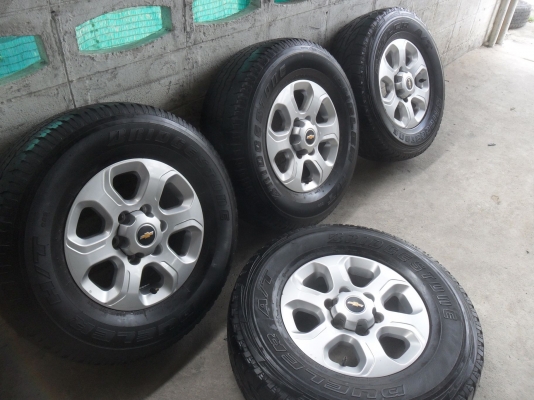 ล้อแม็ก 16นิ้ว 6รู แชฟ พร้อมยาง 265/70R16ปี10 สวยๆ 4 ล้อ ราคา 6900 บาท