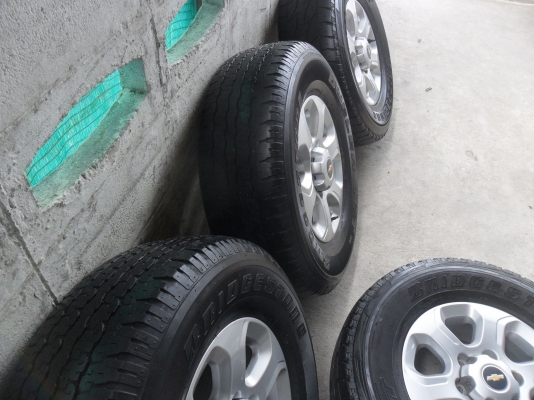 ล้อแม็ก 16นิ้ว 6รู แชฟ พร้อมยาง 265/70R16ปี10 สวยๆ 4 ล้อ ราคา 6900 บาท