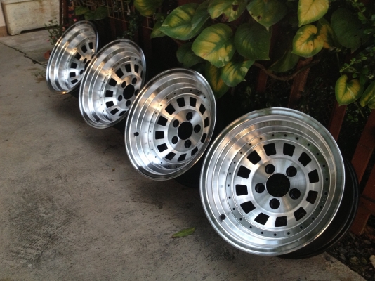 ขายล้อหยดน้ำรูเหลี่ยม ขอบ 15x8 ET-20 5/114.3 ออฟลึกๆ เงาๆ ครับ