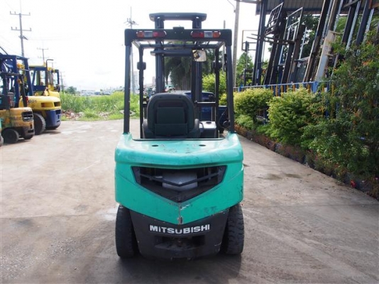 ** LOT 15/9/2556 ** MITSUBISHI FGE25T-F17D เครื่องยนต์เบนซิล K21 เสา 4 เกียร์ AUTO สนใจติดต่อ 083-062-0223