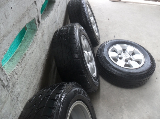 ล้อแม็ก 15นิ้ว6รู โตโยต้า พร้อมยาง 225/70R15 ปี09 สวยๆ 4 ล้อ ราคา 6700 บาท