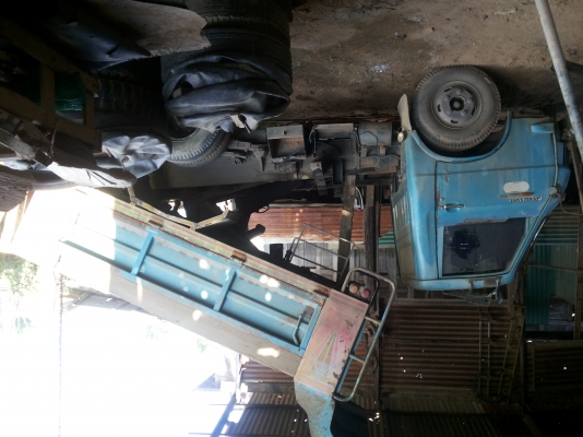 หกล้อดั้ม 5 คิว