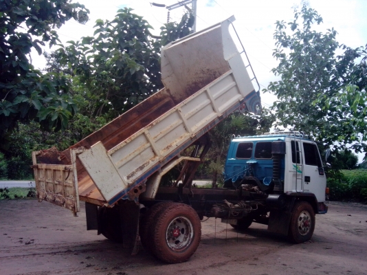 ต้องการขายรถดั๊ม 6ล้อ ด่วน ISUZU  ราคา 770000 บาท สภาพพร้อมใช้งาน โทร 0868655855