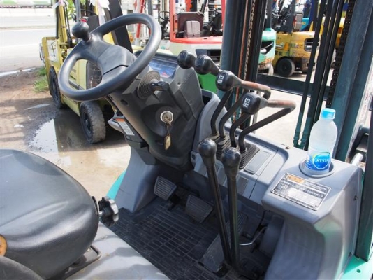 ** LOT 15/9/2556 ** MITSUBISHI FD25D-F18C เครื่องยนต์ดีเซล S4S เสา 3 เกียร์ ธรรมดา สนใจติดต่อ 083-062-0223