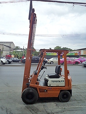 ขายรถยกโตโยต้า 1.5 ตัน เครื่องเบนซิน กระบอกคู่ เสาสูง 3 เมตร พวงมาลัยเพาเว่อร์ สีเดิมจากนอก นำเข้าจากญี่ปุ่น ใช้งานได้ทันที ขายรถยกโตโยต้า 1.5 ตัน เครื่องเบนซิน กระบอกคู่ เสาสูง 3 เมตร พวงมาลัยเพาเว่อร์ สีเดิมจากนอก นำเข้าจากญี่ปุ่น ใช้งานได้ทันที