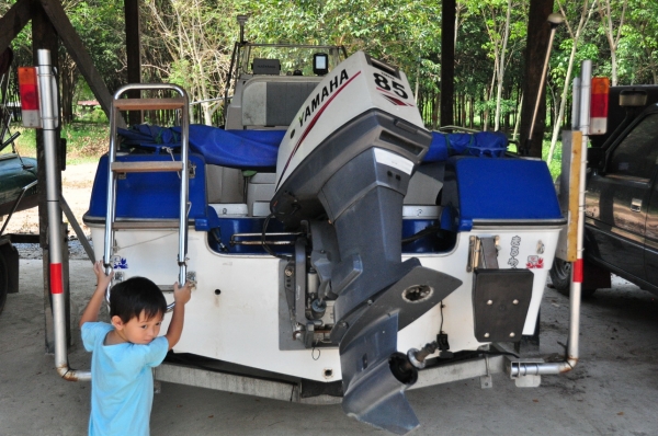 ขายเรือ Yamaha 19 ฟุต เครื่อง 85 ครับ ขายเรือ Yamaha 19 ฟุต เครื่อง 85 ครับ