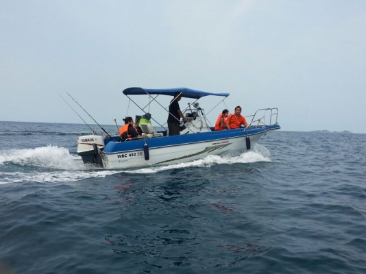 ขายเรือ Yamaha 19 ฟุต เครื่อง 85 ครับ ขายเรือ Yamaha 19 ฟุต เครื่อง 85 ครับ