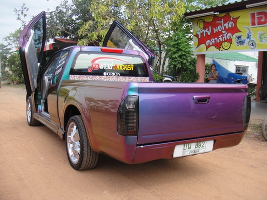 ขาย อีซูซุ  ดีแม็กซ์  ปี 05  เครื่อง 2500    สีม่วงเหลือบ  แม็กซ์ 18 ประตูปีกนก