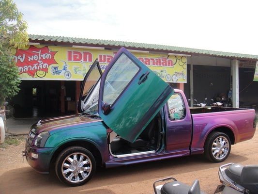 ขาย อีซูซุ  ดีแม็กซ์  ปี 05  เครื่อง 2500    สีม่วงเหลือบ  แม็กซ์ 18 ประตูปีกนก