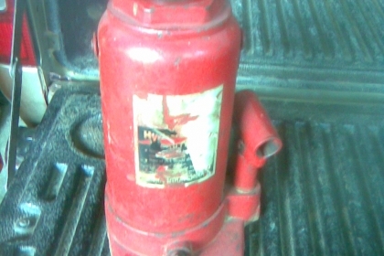 แม่แรง 32 ตัน ตัวใหญ่สภาพพร้อมใช้งานครับ  ขนาด 32  ตันครับ  หนักแน่น  แกนใหญ่ครับรุ่นนี้  ใช้ยาวครับ  ราคานี้คุ้มครับ  ความสูง 1 ฟุตครับ