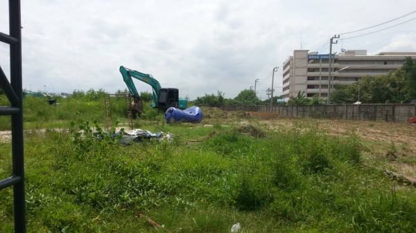 บริการให้เช่ารถแมคโครทำงาน รายวัน รายเดือน มีคนขับพร้อม รับเคลียลิ่ง ถมดิน รับเหมาถมที่ ทั่วชลบุรี โทรสอบถามได้ครับ