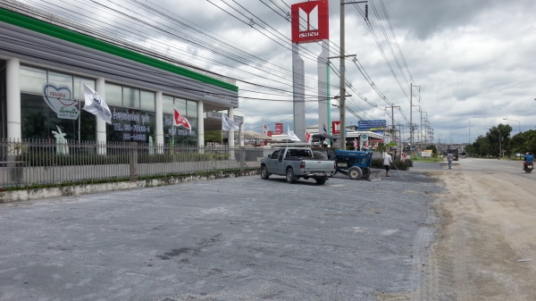 บริการให้เช่ารถแมคโครทำงาน รายวัน รายเดือน มีคนขับพร้อม รับเคลียลิ่ง ถมดิน รับเหมาถมที่ ทั่วชลบุรี โทรสอบถามได้ครับ