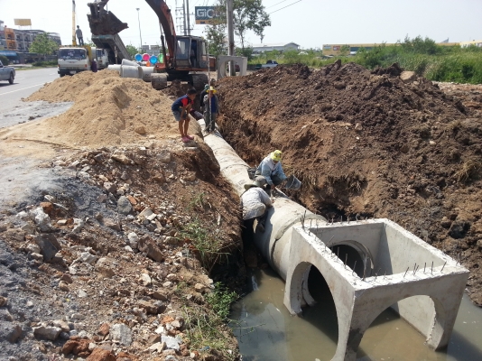 บริการให้เช่ารถแมคโครทำงาน รายวัน รายเดือน มีคนขับพร้อม รับเคลียลิ่ง ถมดิน รับเหมาถมที่ ทั่วชลบุรี โทรสอบถามได้ครับ