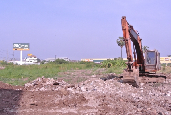 บริการให้เช่ารถแมคโครทำงาน รายวัน รายเดือน มีคนขับพร้อม รับเคลียลิ่ง ถมดิน รับเหมาถมที่ ทั่วชลบุรี โทรสอบถามได้ครับ