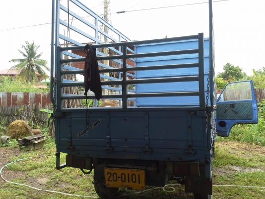 ขาย สี่ล้อกลาง ISUZU TLD  74แรง สภาพดีใช้งานได้เลย พร้อมคอก ราคา 135,000 บาท โทร 0827027989 คุณ นะ