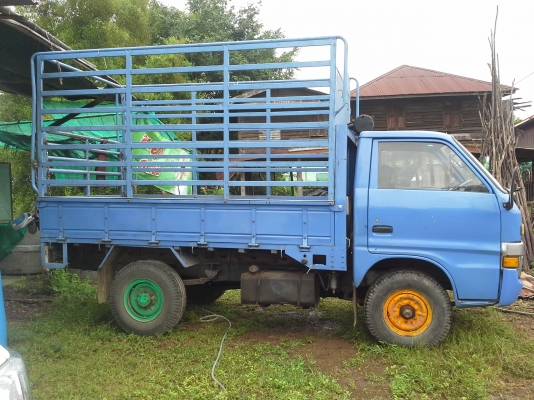 ขาย สี่ล้อกลาง ISUZU TLD  74แรง สภาพดีใช้งานได้เลย พร้อมคอก ราคา 135,000 บาท โทร 0827027989 คุณ นะ