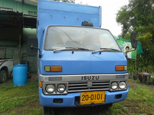 ขาย สี่ล้อกลาง ISUZU TLD  74แรง สภาพดีใช้งานได้เลย พร้อมคอก ราคา 135,000 บาท โทร 0827027989 คุณ นะ