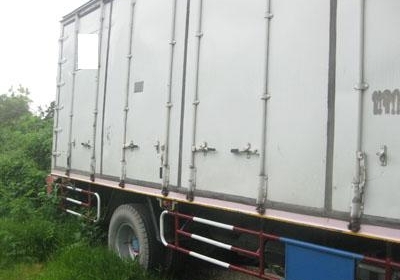 ขาย Deca Uro 2 ปี 48 หกล้อตู้สิบบานยาว 7.2 m สวยมาก โทร 088-4501277