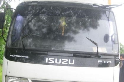 ขาย Deca Uro 2 ปี 48 หกล้อตู้สิบบานยาว 7.2 m สวยมาก โทร 088-4501277