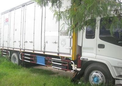 ขาย Deca Uro 2 ปี 48 หกล้อตู้สิบบานยาว 7.2 m สวยมาก โทร 088-4501277