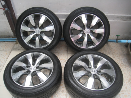 ขายล้อแม็ก Honda Accord 17"x7.5 " et55 5รู114.3 +ยางปี1712 ล้อทำสีมาใหม่ ไม่มีคด ไม่มีดุ้งครับ  สนใจติดต่อเล็กคลองสาม (081-3747940)