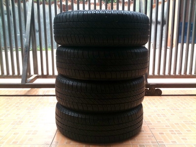 ยาง CONTINENTAL ขนาด 185-65-14 สภาพดอกหนาทั้งชุด ปี 10 ยาง CONTINENTAL ขนาด 185-65-14 สภาพดอกหนาทั้งชุด ปี 10